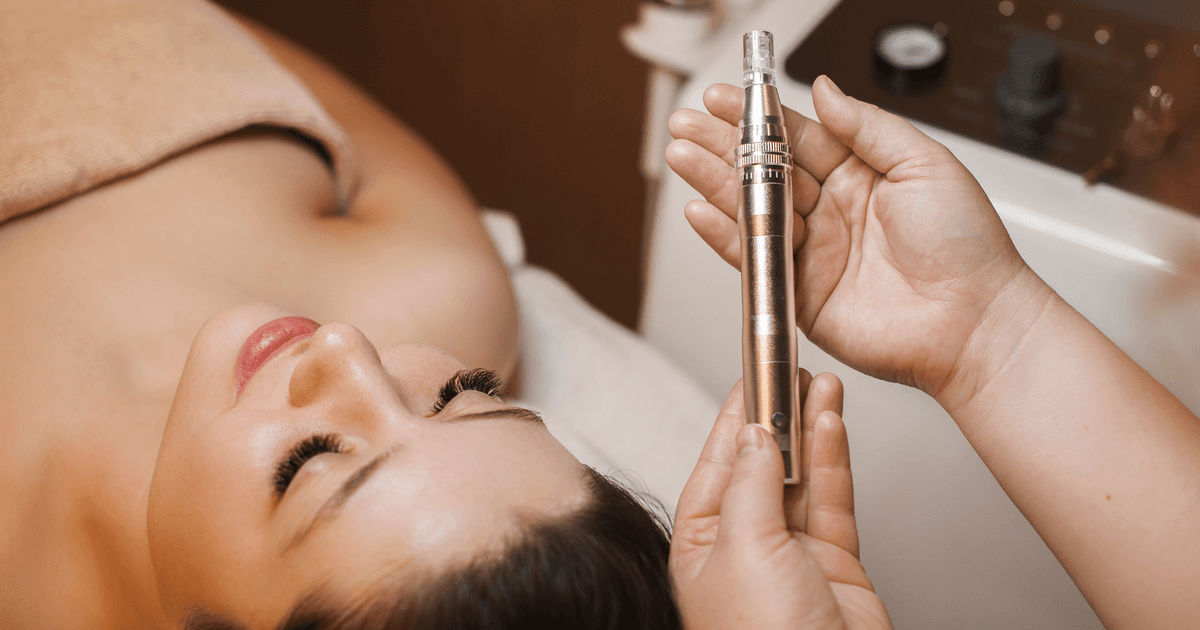Mikrojehličkování: jak funguje microneedling a pro koho se hodí