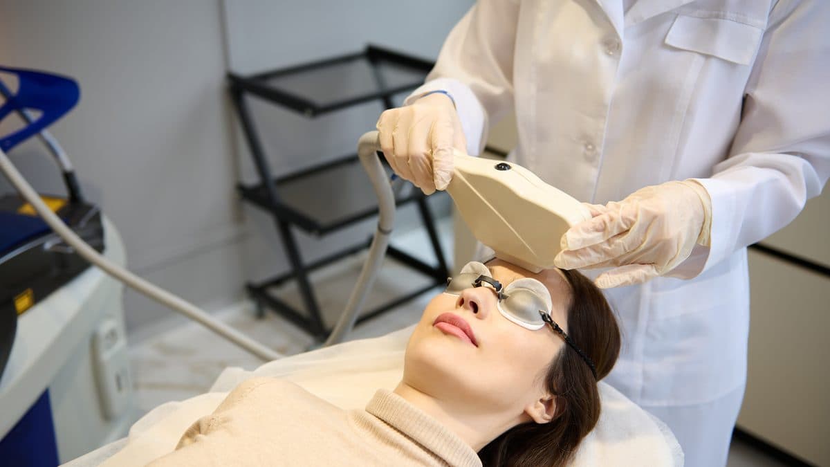 Laserové ošetření obličeje na estetické klinice