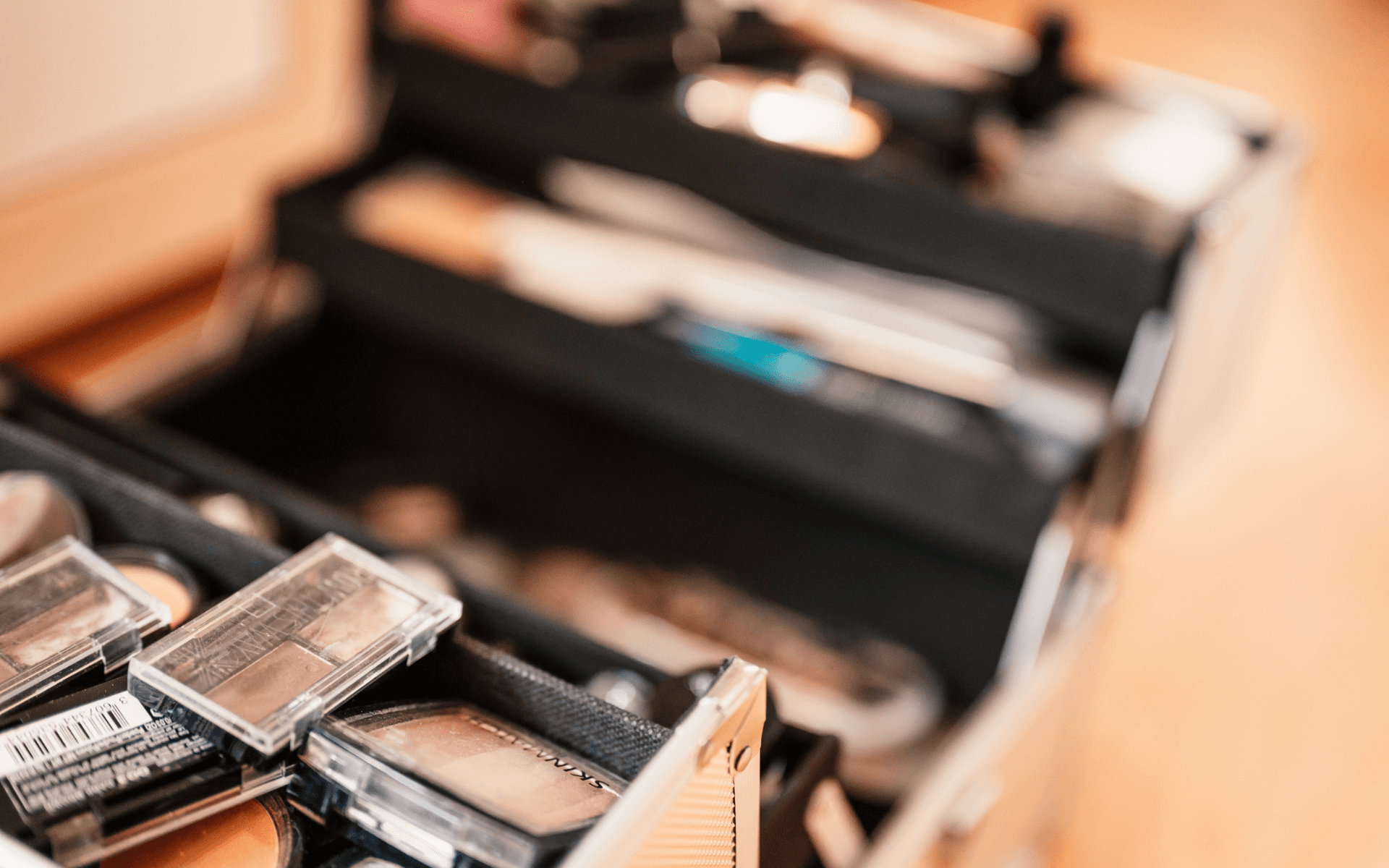 Jak zjistit trvanlivost kosmetiky: Co prozradí obal a co čich