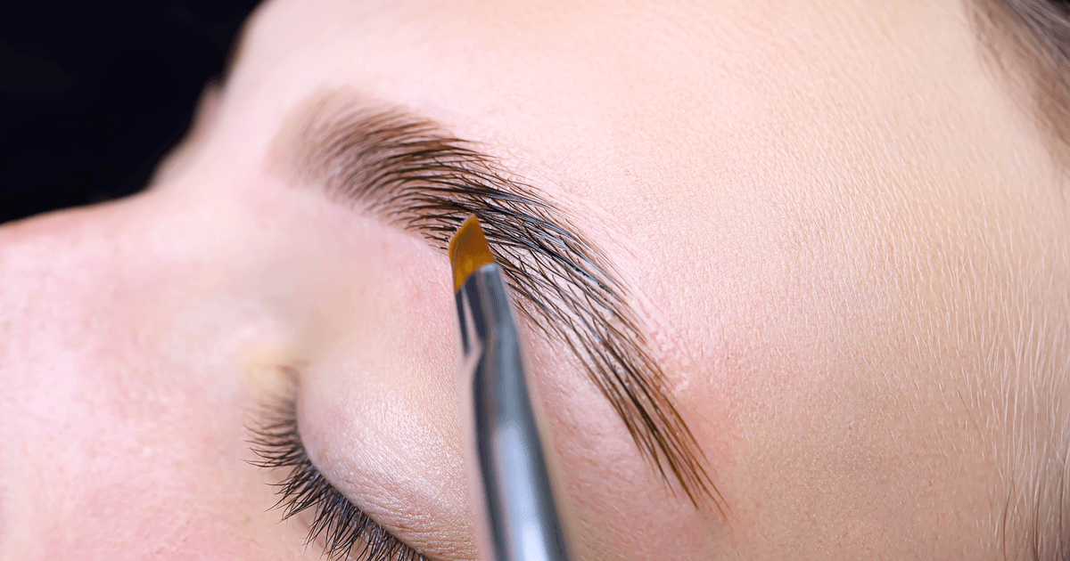 Laminace obočí a lash lift: jak fungují a co si ohlídat