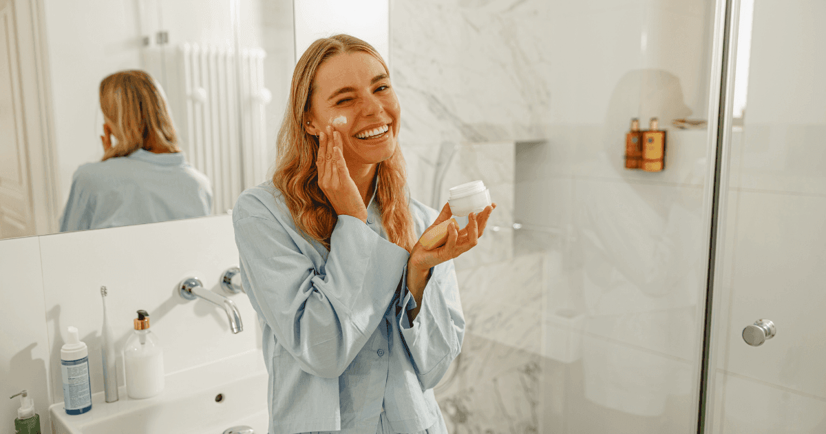 Týdenní rozvrh ranní a večerní skincare rutiny Týdenní plán AM/PM rutiny s označením dní